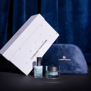 Vánoce se blíží mílovými kroky. Potěšte své blízké úžasnou kosmetikou zabalenou v modrém neceseru . KTERÝ BALÍČEK BUDE...